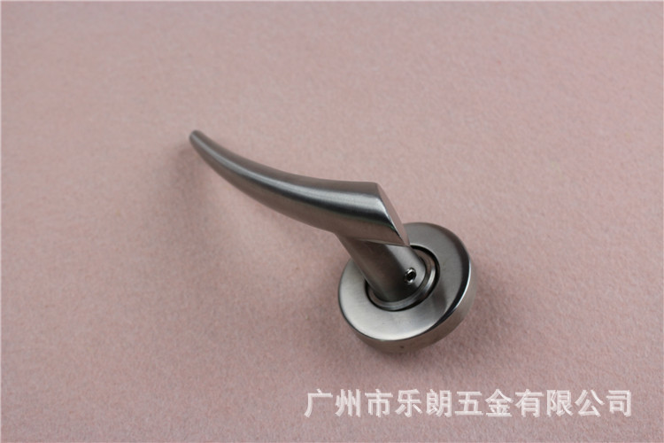 RLH-39 歐式精鑄門(mén)用鎖實(shí)心把手